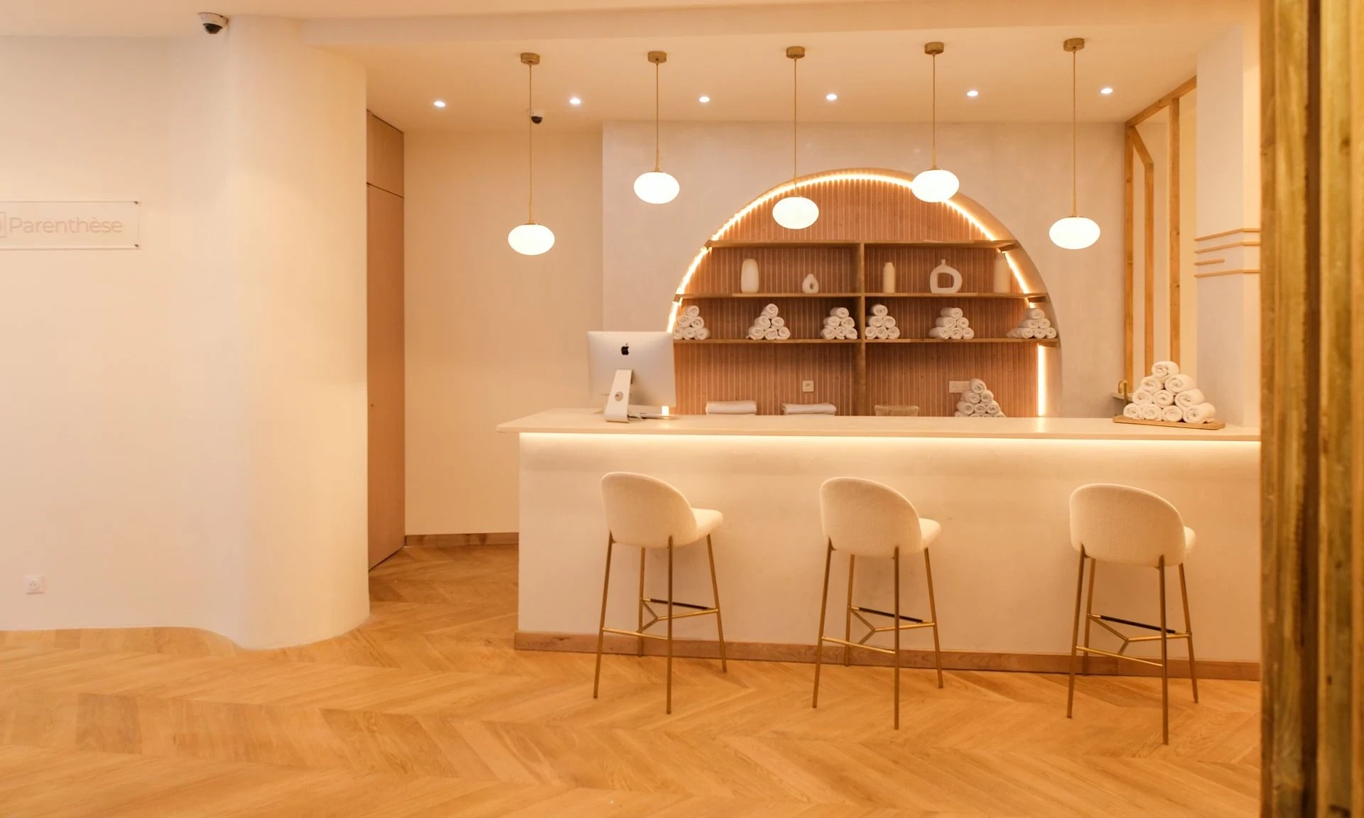 Accueil et bar du club de sport premium Parenth&egrave;se &agrave; Boulogne-Billancourt